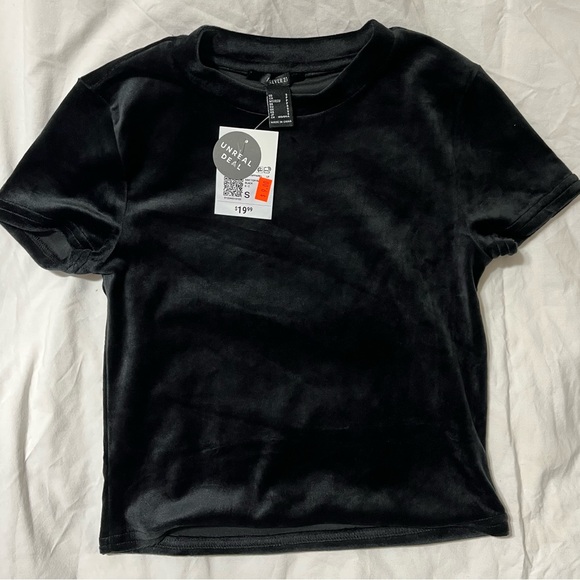 Forever 21 Tops - Forever 21 Black Velvet Short Sleeve Tee